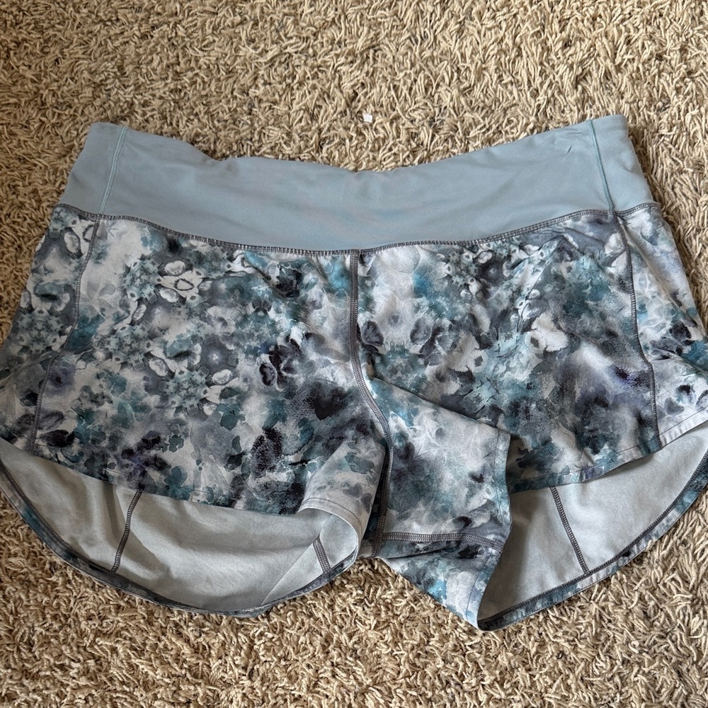 Lululemon Speed Up Low-Rise Short 2.5" in Kaleidofloral Multi / Blue Cast Sz 12